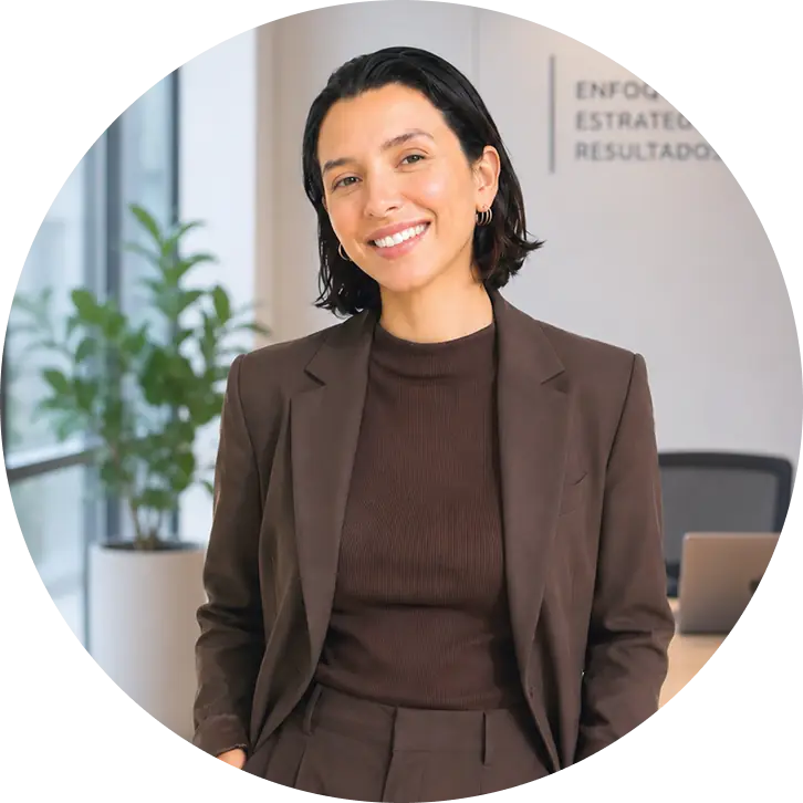 Steph Fornari Hrubisiuk, Directora de RH, IT y Eficiencia